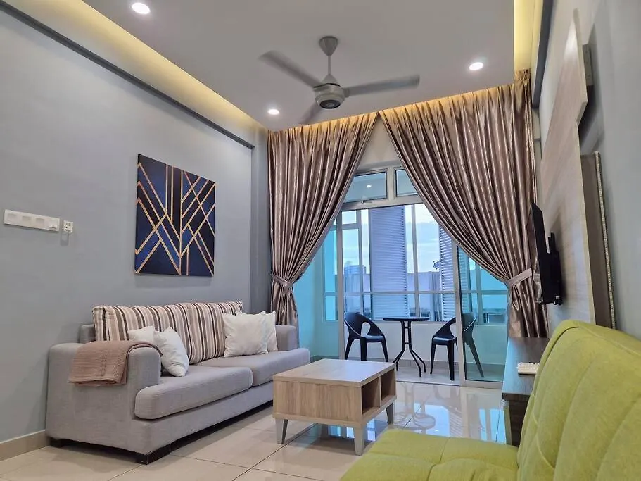 Walking Distance To Mount Austin 3 Rooms 6 Pax Johor Bahru