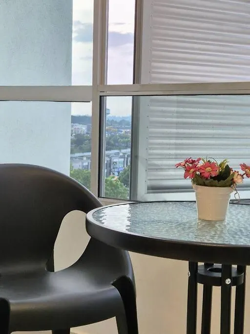 Walking Distance To Mount Austin 3 Rooms 6 Pax Johor Bahru 0*,  Malaysia