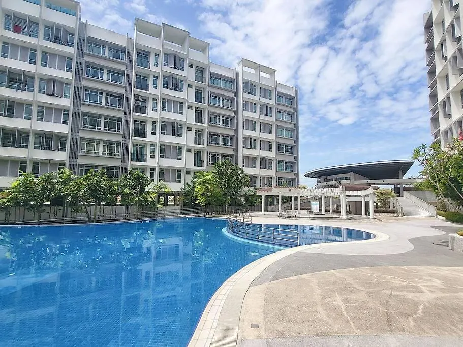 Walking Distance To Mount Austin 3 Rooms 6 Pax Johor Bahru